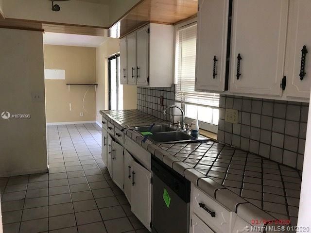 Vendido Recientemente: $275,000 (3 camas, 2 baños, 1572 Pies cuadrados)