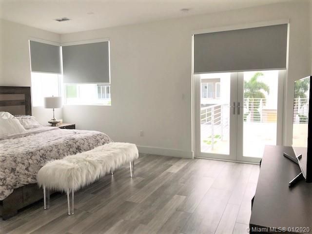 Недавно продано: $699,950 (4 спален, 4 ванн, 3624 Квадратных фут)