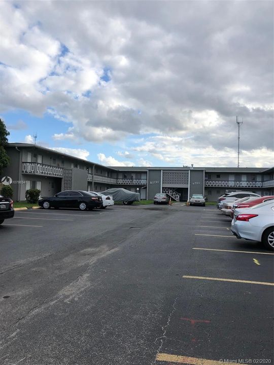 最近售出: $77,000 (1 贝兹, 1 浴室, 630 平方英尺)