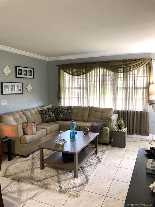 最近售出: $77,000 (1 贝兹, 1 浴室, 630 平方英尺)