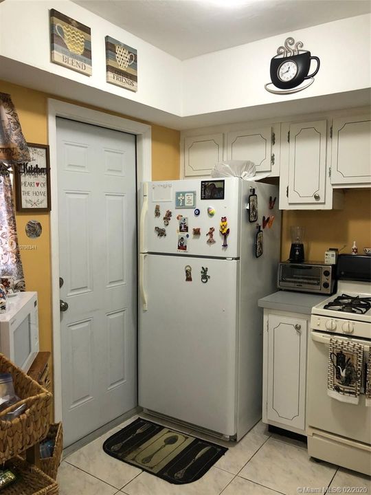 最近售出: $77,000 (1 贝兹, 1 浴室, 630 平方英尺)