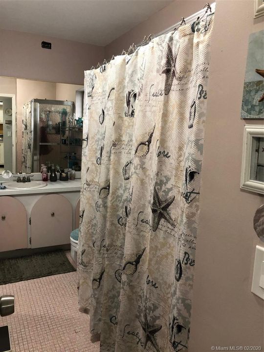 最近售出: $77,000 (1 贝兹, 1 浴室, 630 平方英尺)