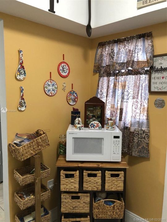 最近售出: $77,000 (1 贝兹, 1 浴室, 630 平方英尺)