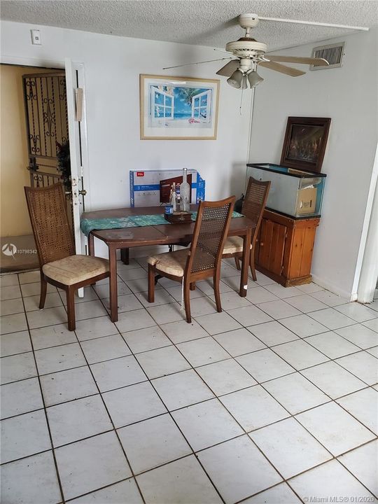 Recently Sold: $149,500 (2 beds, 1 baths, 890 Square Feet)