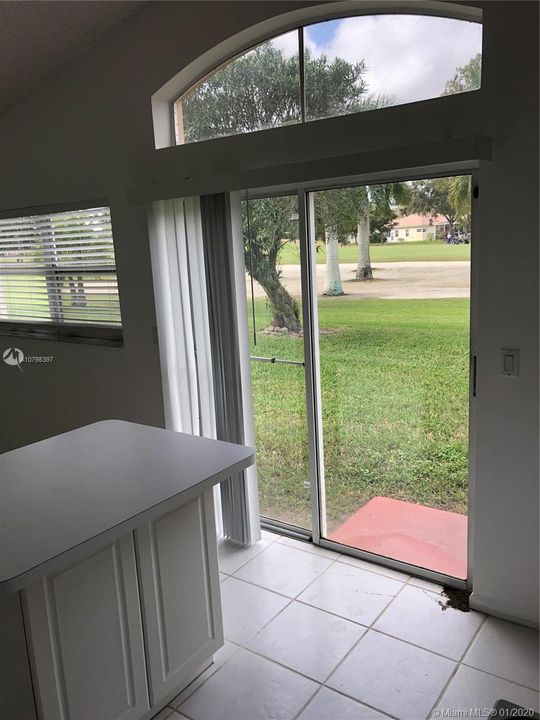 Recently Rented: $1,950 (3 beds, 2 baths, 1457 Square Feet)