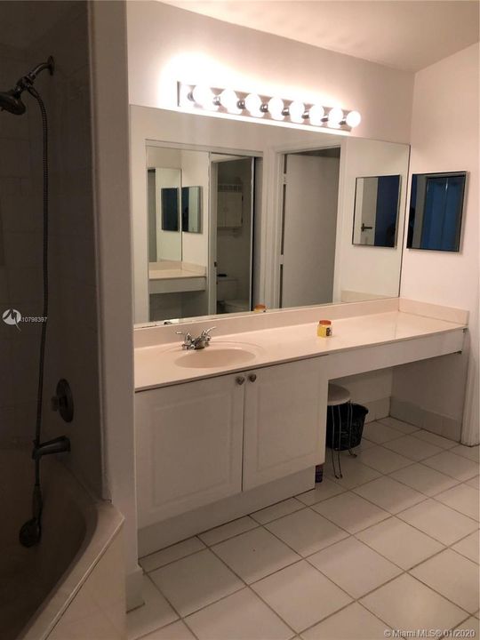 Recently Rented: $1,950 (3 beds, 2 baths, 1457 Square Feet)