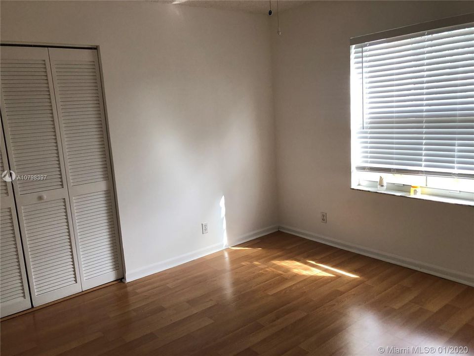 Recently Rented: $1,950 (3 beds, 2 baths, 1457 Square Feet)