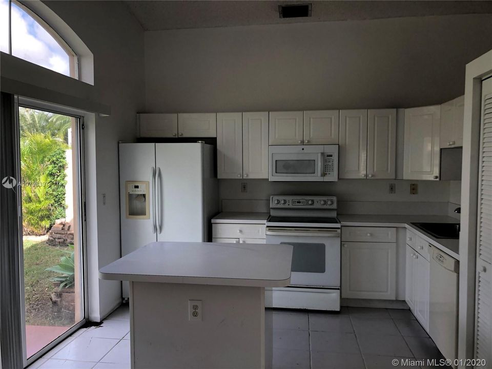 Recently Rented: $1,950 (3 beds, 2 baths, 1457 Square Feet)