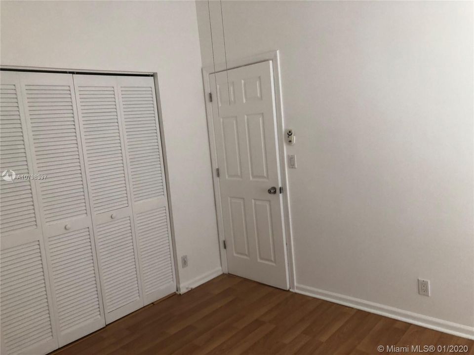 Recently Rented: $1,950 (3 beds, 2 baths, 1457 Square Feet)