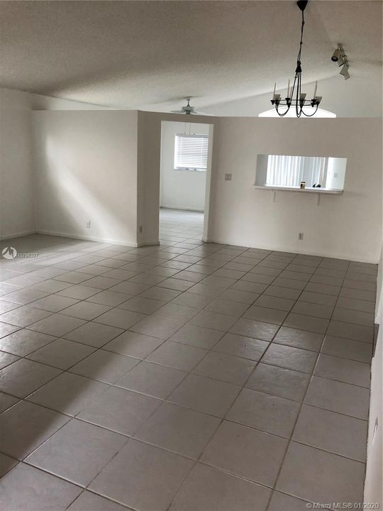 Recently Rented: $1,950 (3 beds, 2 baths, 1457 Square Feet)