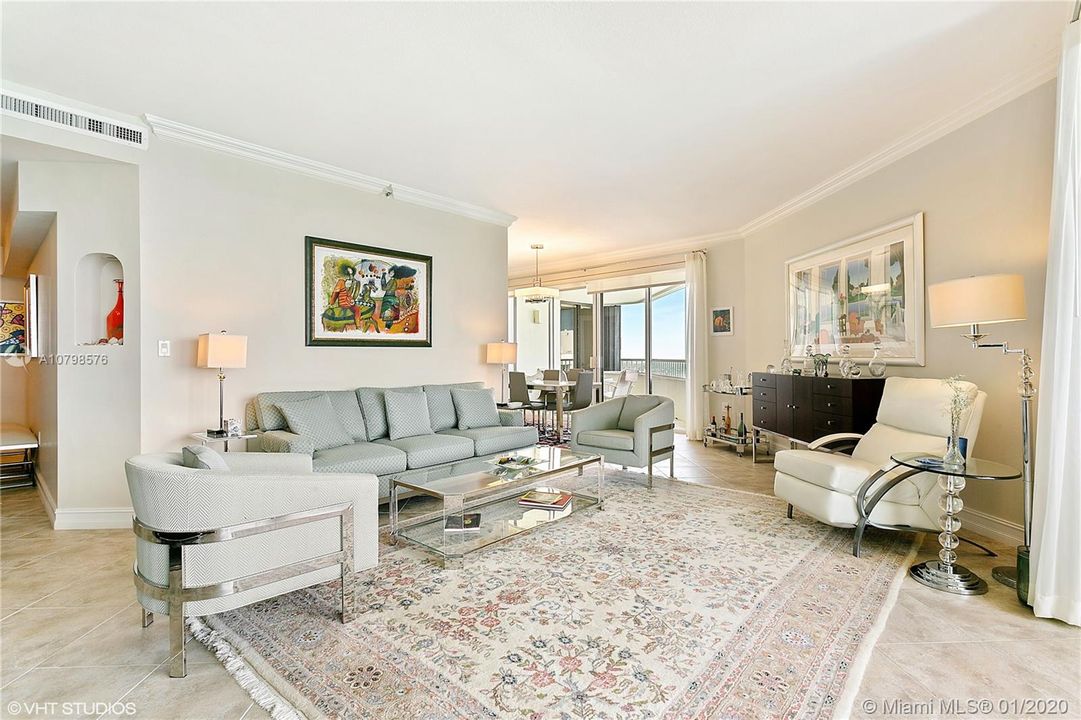 Vendido Recientemente: $740,000 (2 camas, 2 baños, 1823 Pies cuadrados)