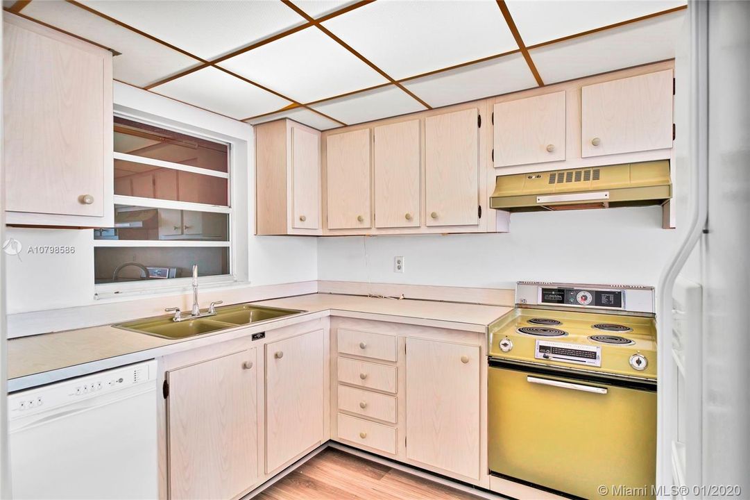 Recently Sold: $94,900 (1 beds, 1 baths, 645 Square Feet)