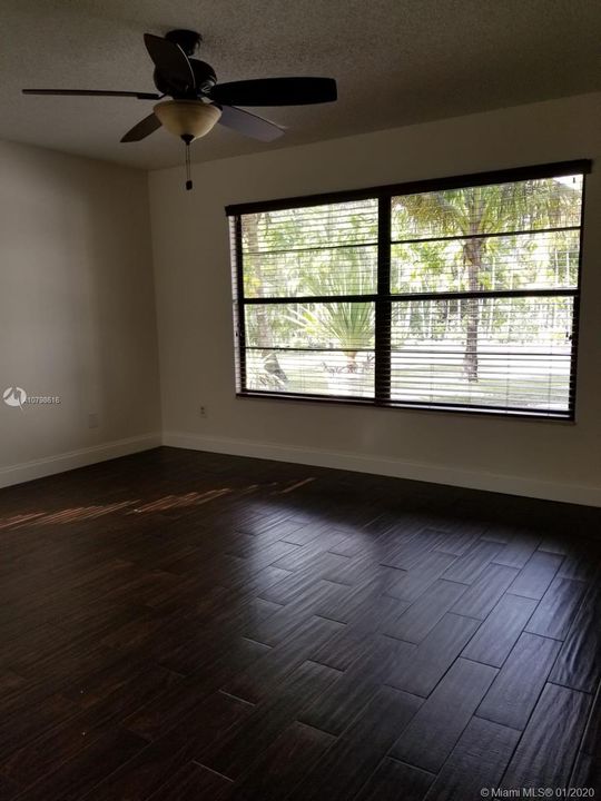 Vendido Recientemente: $339,000 (3 camas, 2 baños, 1365 Pies cuadrados)