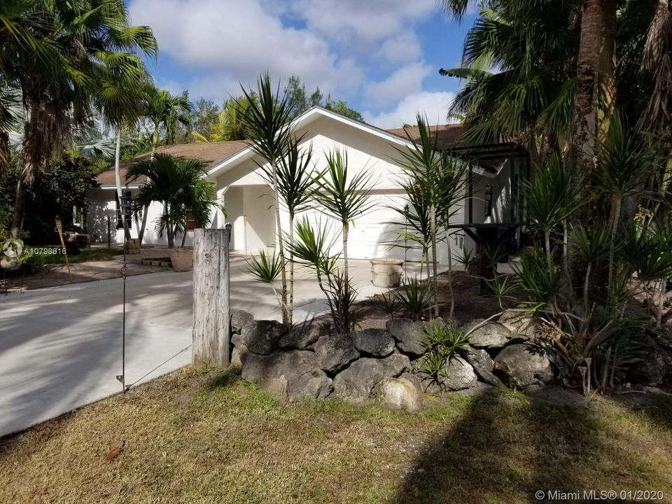 Recently Sold: $339,000 (3 beds, 2 baths, 1365 Square Feet)