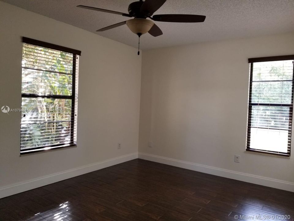 Vendido Recientemente: $339,000 (3 camas, 2 baños, 1365 Pies cuadrados)