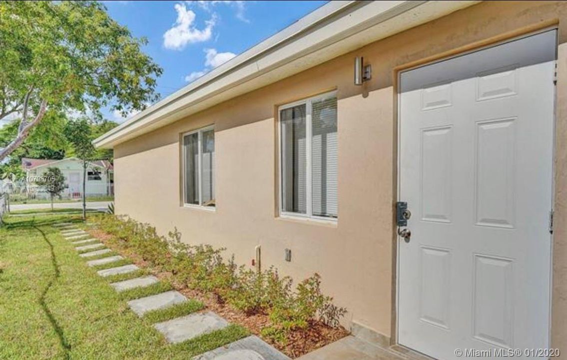Recently Rented: $1,850 (3 beds, 1 baths, 2016 Square Feet)