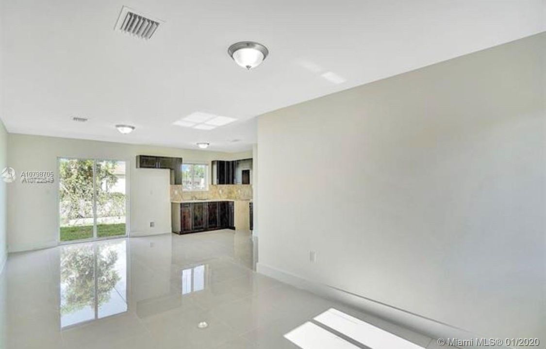 Recently Rented: $1,850 (3 beds, 1 baths, 2016 Square Feet)