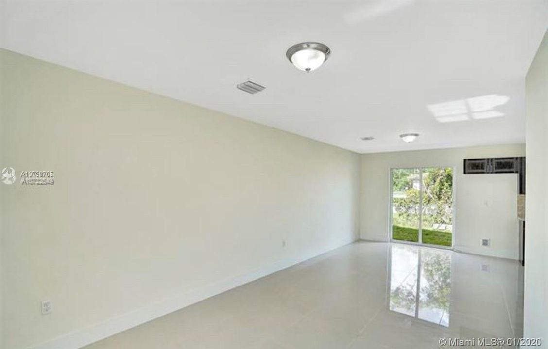 Recently Rented: $1,850 (3 beds, 1 baths, 2016 Square Feet)