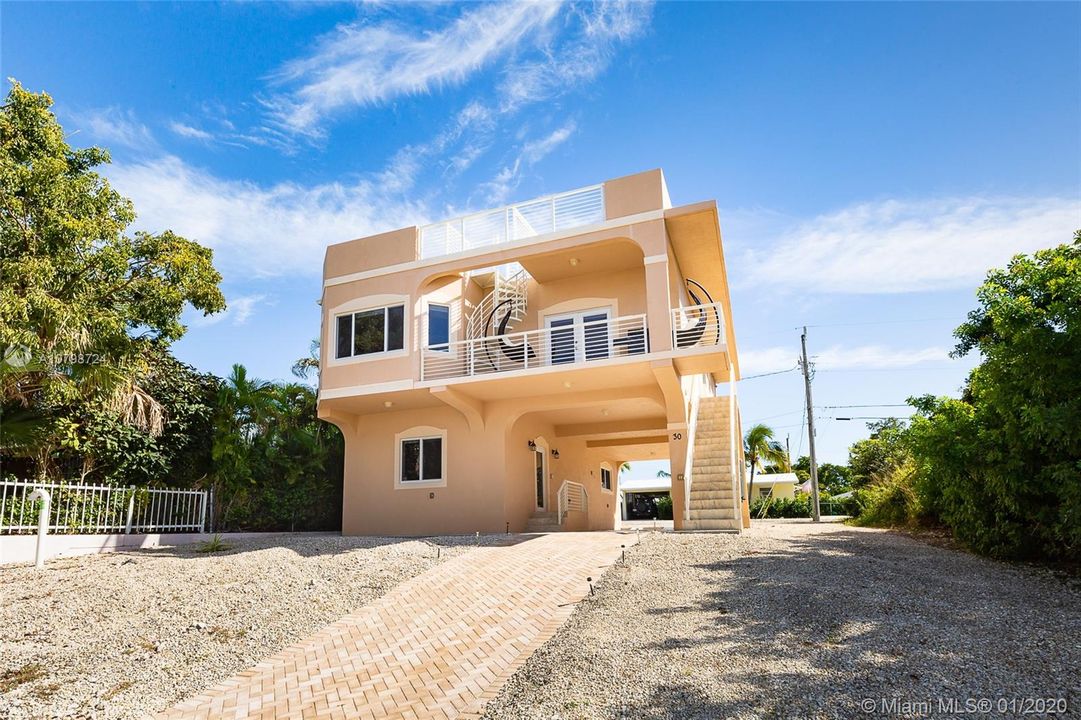 30 Lakeview Dr
