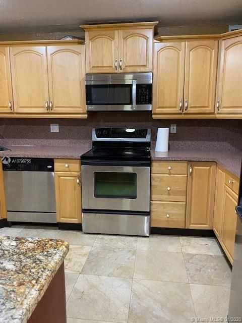 Recently Rented: $2,500 (2 beds, 1 baths, 1710 Square Feet)