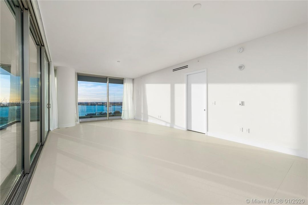 Recently Rented: $30,000 (3 beds, 4 baths, 3992 Square Feet)