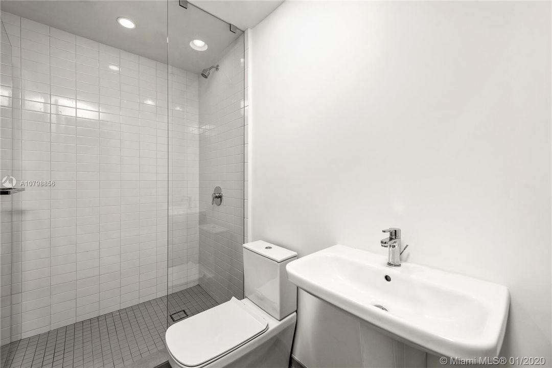 Recently Rented: $30,000 (3 beds, 4 baths, 3992 Square Feet)
