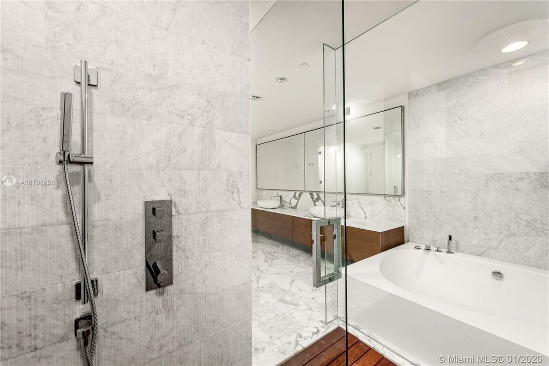 Recently Rented: $30,000 (3 beds, 4 baths, 3992 Square Feet)