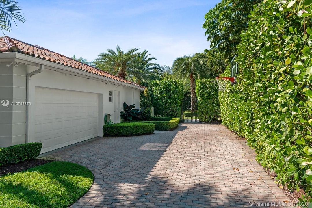 Recently Sold: $1,390,000 (5 beds, 3 baths, 3124 Square Feet)
