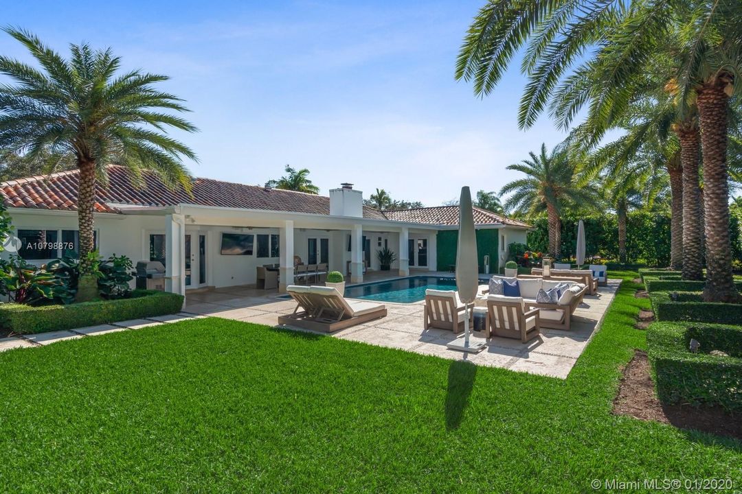 Recently Sold: $1,390,000 (5 beds, 3 baths, 3124 Square Feet)