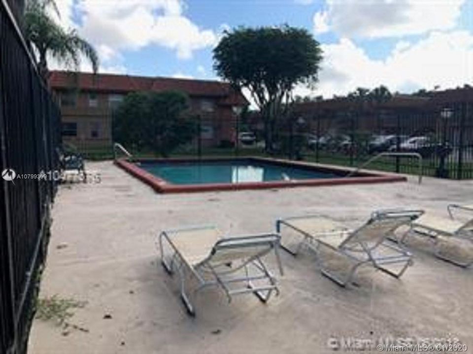 Recently Sold: $160,000 (2 beds, 2 baths, 812 Square Feet)