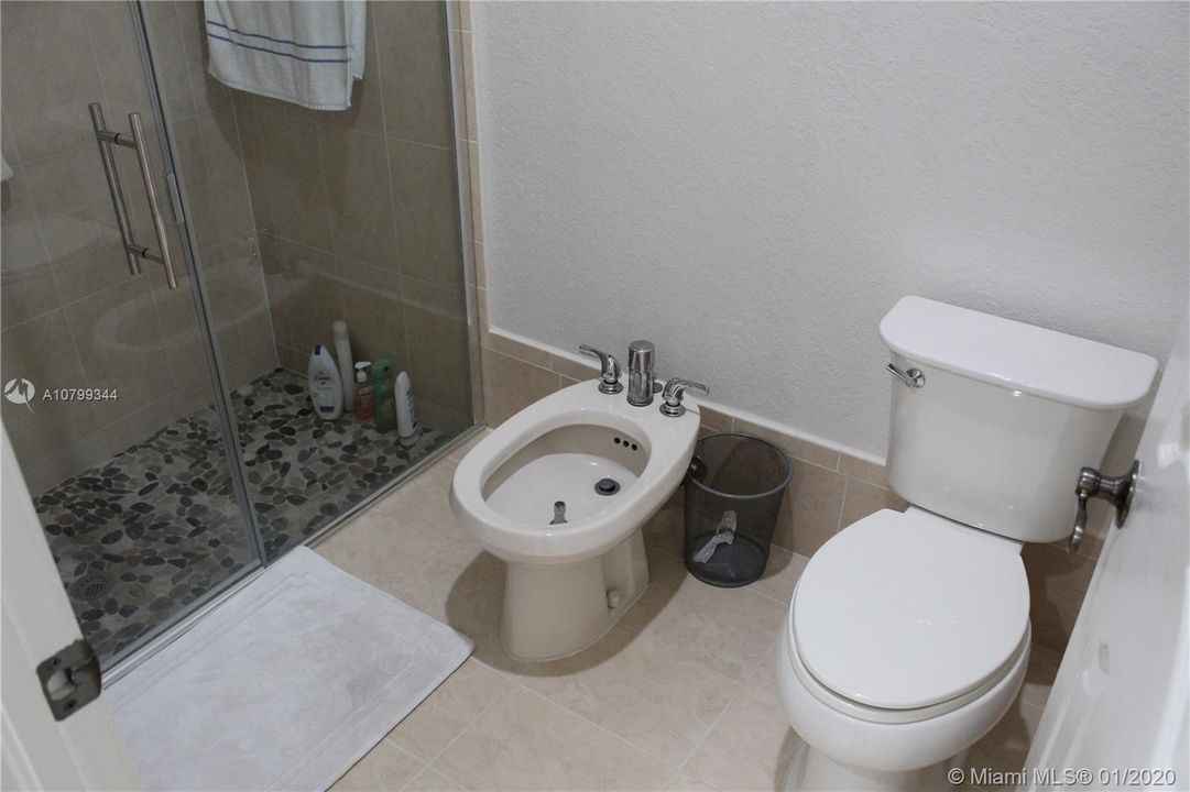Vendido Recientemente: $358,000 (3 camas, 2 baños, 1833 Pies cuadrados)