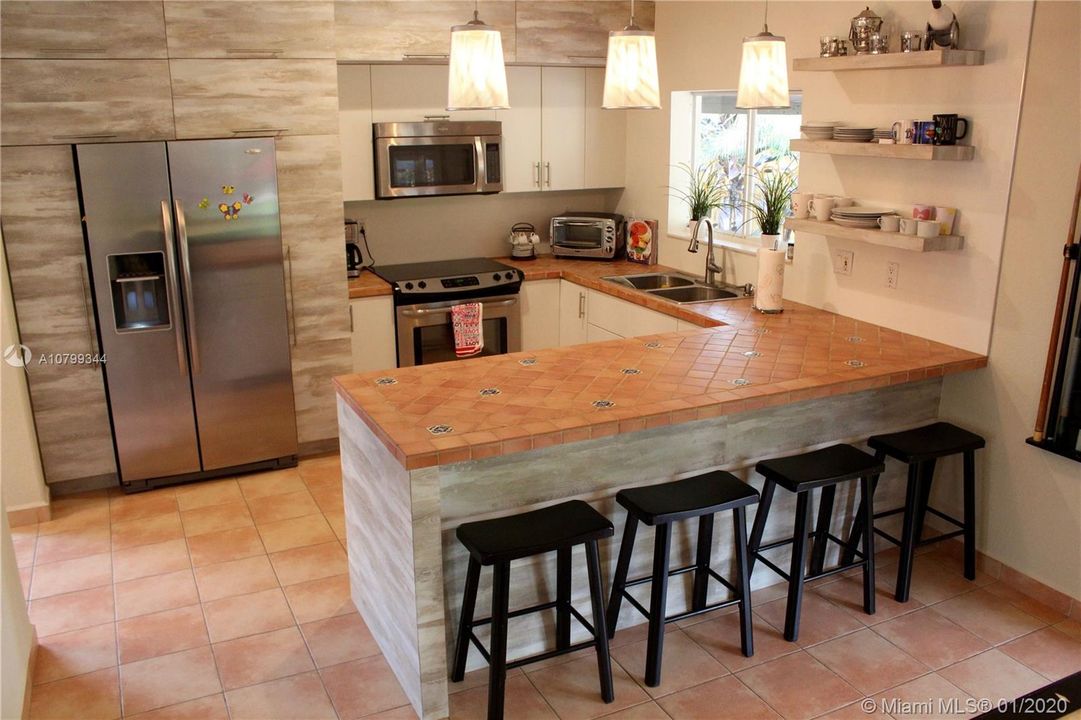 Vendido Recientemente: $358,000 (3 camas, 2 baños, 1833 Pies cuadrados)