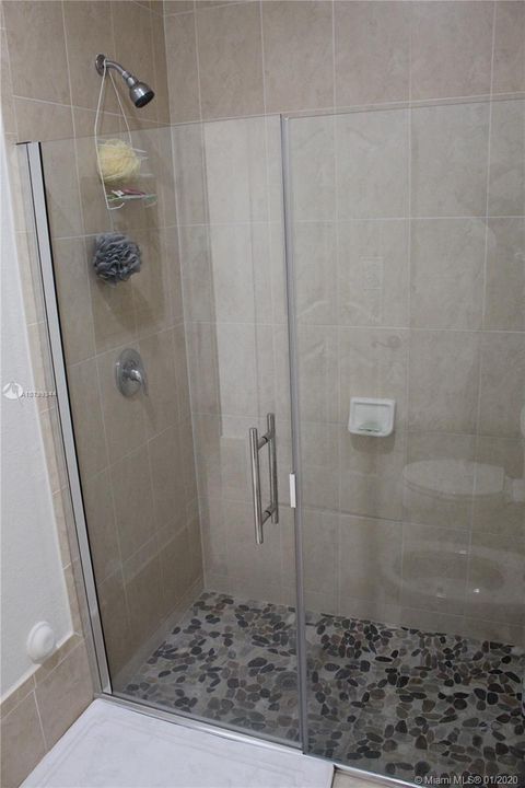Vendido Recientemente: $358,000 (3 camas, 2 baños, 1833 Pies cuadrados)