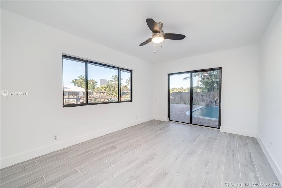 Vendido Recientemente: $1,375,000 (4 camas, 3 baños, 2946 Pies cuadrados)