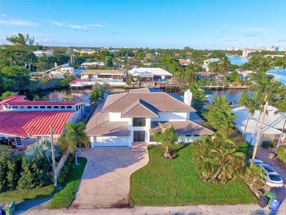 Vendido Recientemente: $1,375,000 (4 camas, 3 baños, 2946 Pies cuadrados)