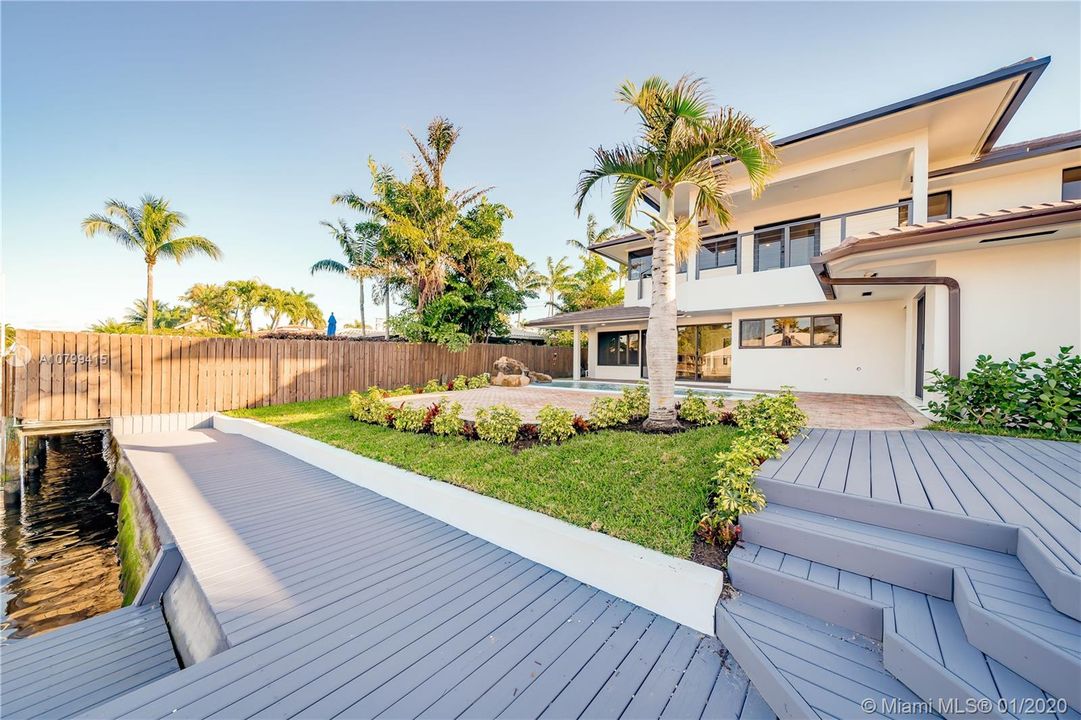 Vendido Recientemente: $1,375,000 (4 camas, 3 baños, 2946 Pies cuadrados)