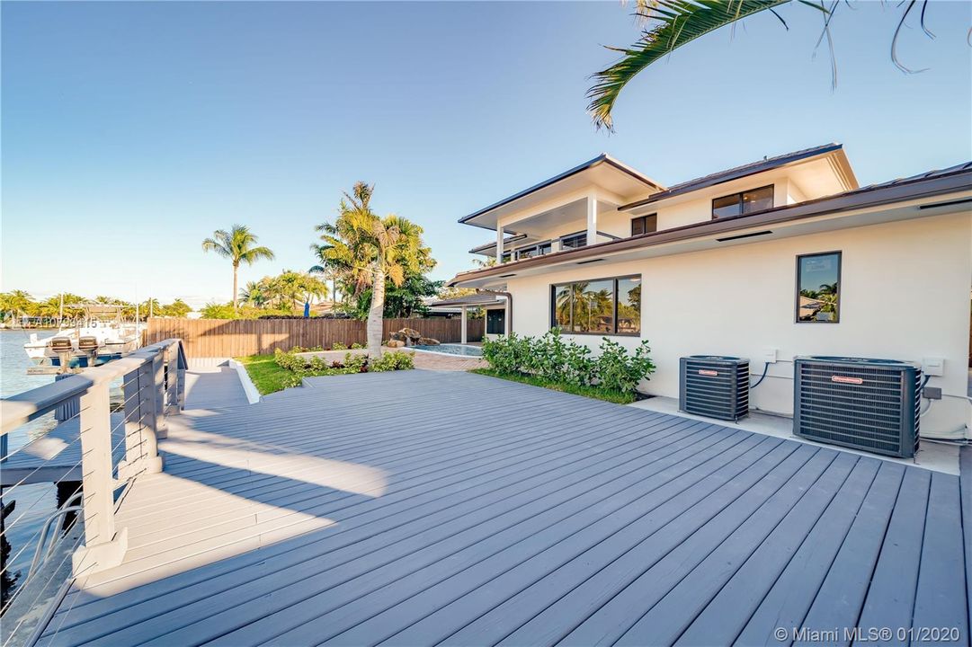 Vendido Recientemente: $1,375,000 (4 camas, 3 baños, 2946 Pies cuadrados)