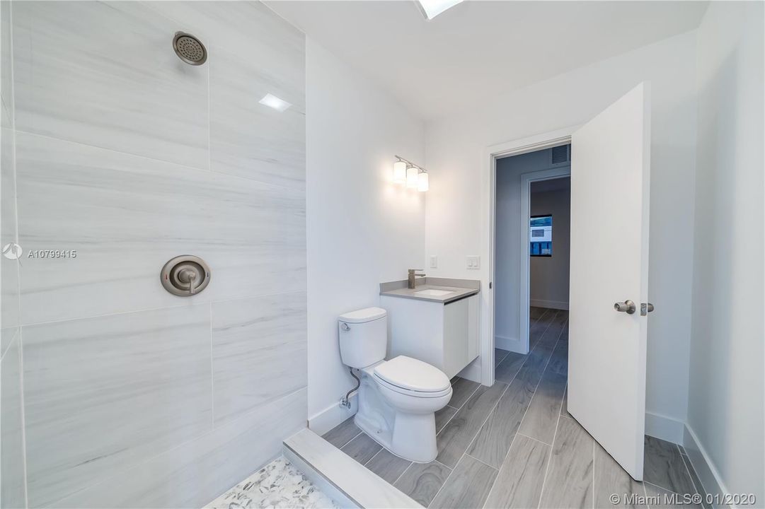 Vendido Recientemente: $1,375,000 (4 camas, 3 baños, 2946 Pies cuadrados)