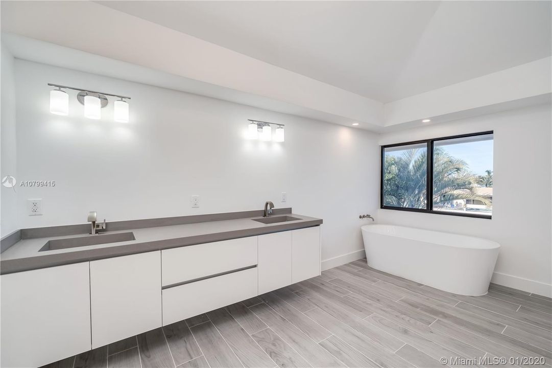 Vendido Recientemente: $1,375,000 (4 camas, 3 baños, 2946 Pies cuadrados)