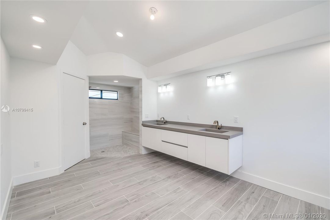 Vendido Recientemente: $1,375,000 (4 camas, 3 baños, 2946 Pies cuadrados)