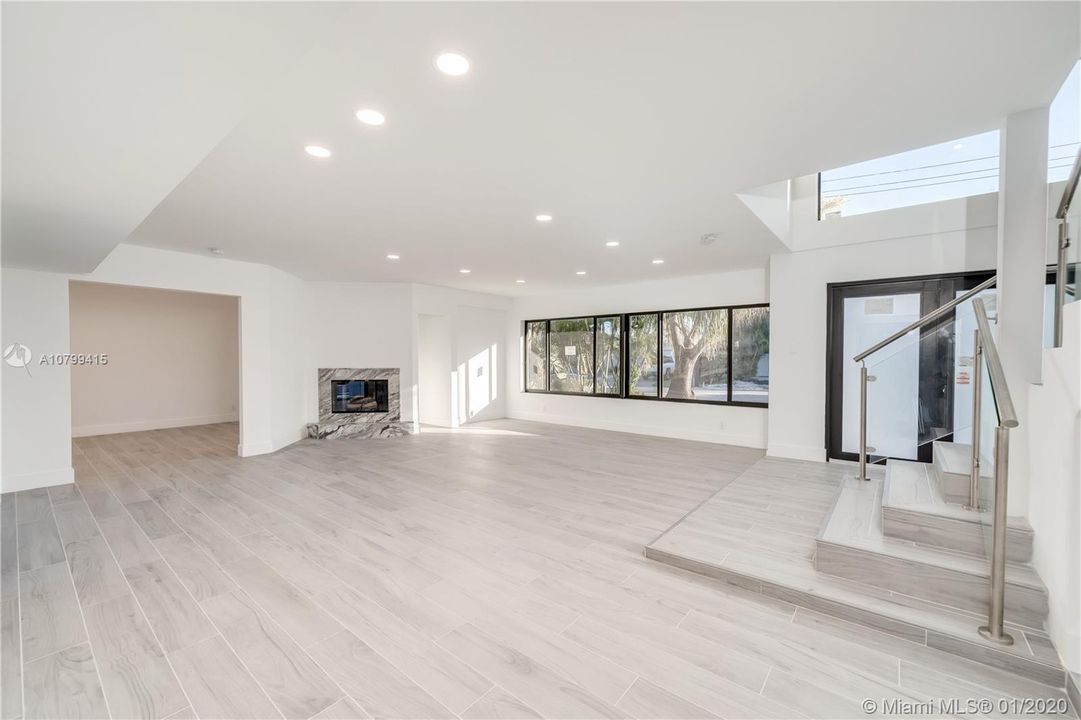 Vendido Recientemente: $1,375,000 (4 camas, 3 baños, 2946 Pies cuadrados)