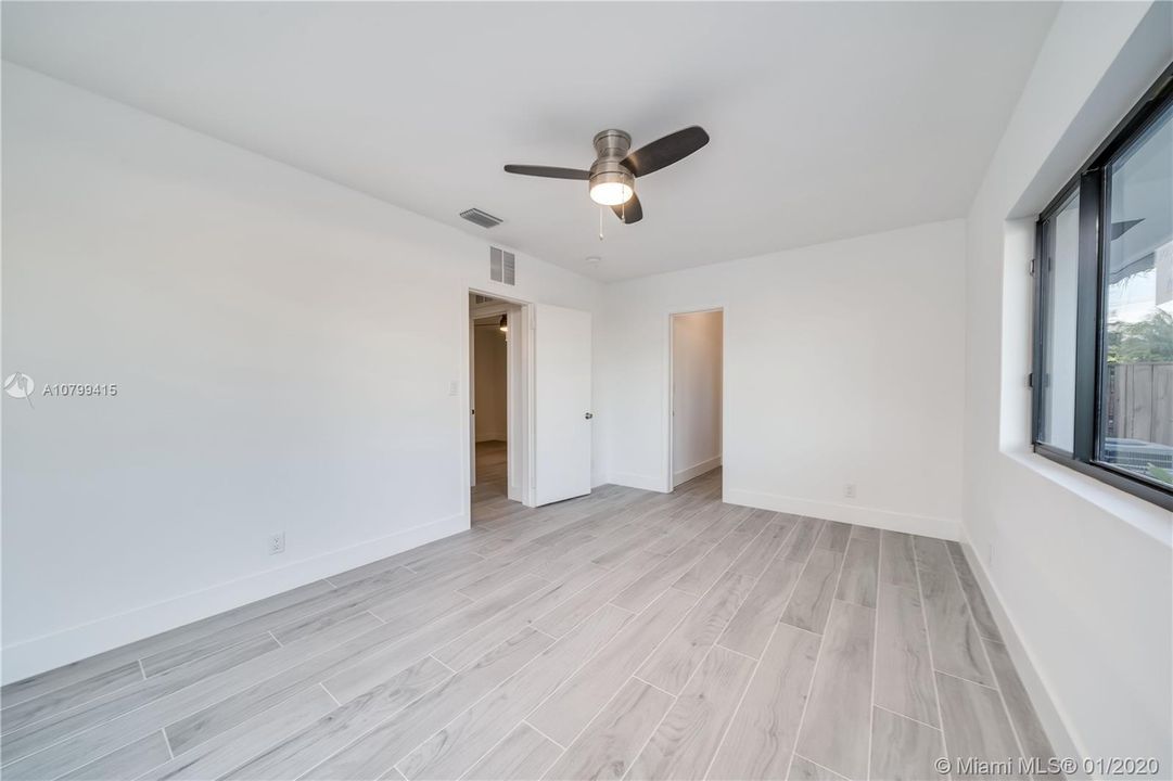 Vendido Recientemente: $1,375,000 (4 camas, 3 baños, 2946 Pies cuadrados)