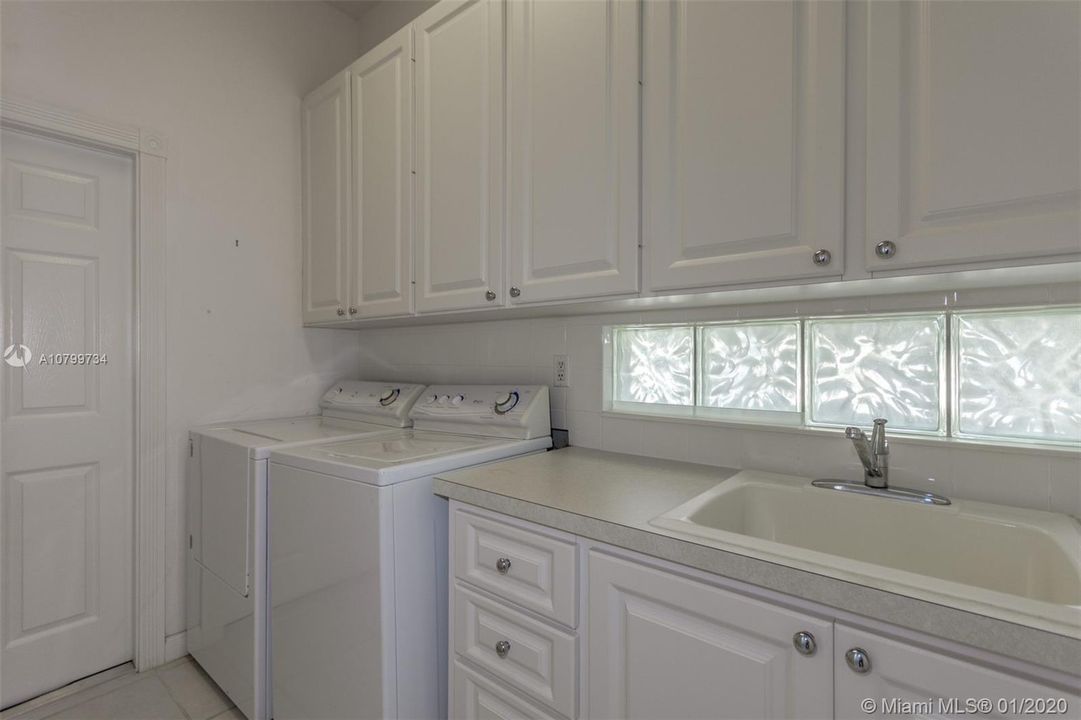 Recently Sold: $419,000 (3 beds, 2 baths, 2000 Square Feet)