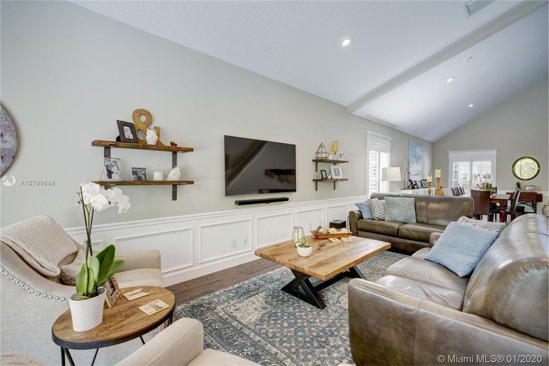 Vendido Recientemente: $620,000 (3 camas, 2 baños, 2492 Pies cuadrados)