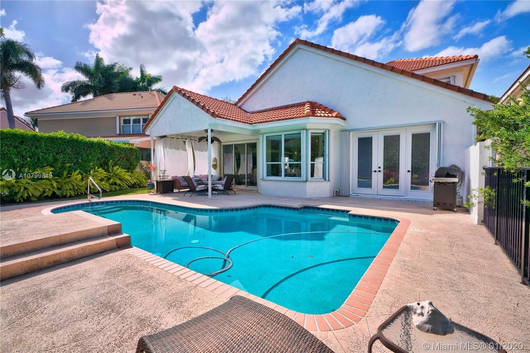 Vendido Recientemente: $620,000 (3 camas, 2 baños, 2492 Pies cuadrados)