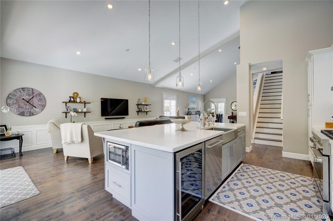 Vendido Recientemente: $620,000 (3 camas, 2 baños, 2492 Pies cuadrados)