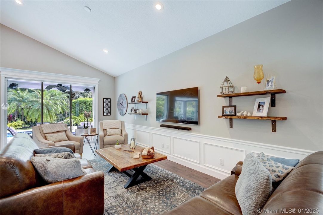 Vendido Recientemente: $620,000 (3 camas, 2 baños, 2492 Pies cuadrados)