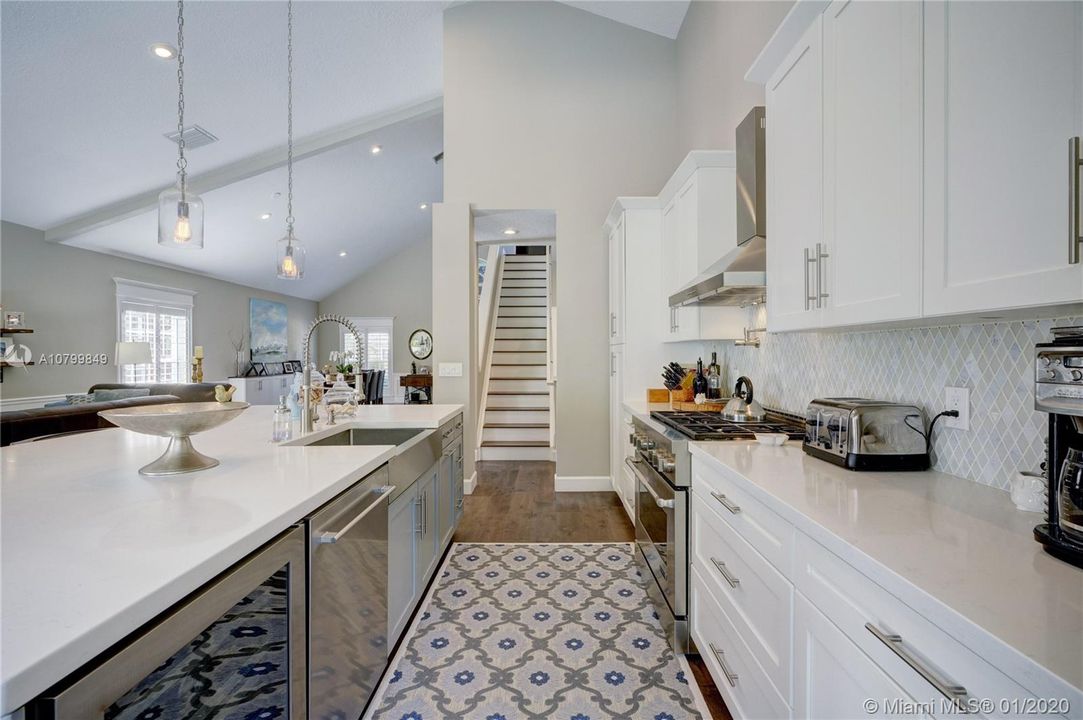 Vendido Recientemente: $620,000 (3 camas, 2 baños, 2492 Pies cuadrados)