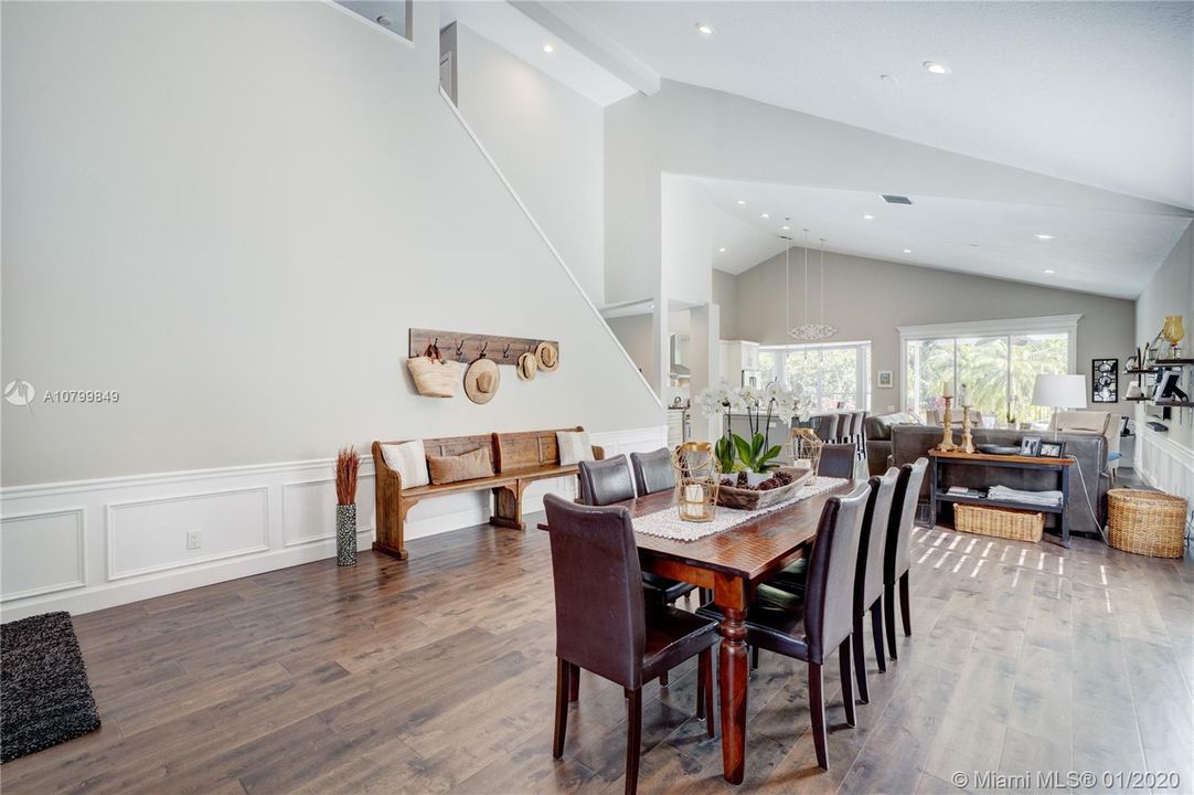 Vendido Recientemente: $620,000 (3 camas, 2 baños, 2492 Pies cuadrados)