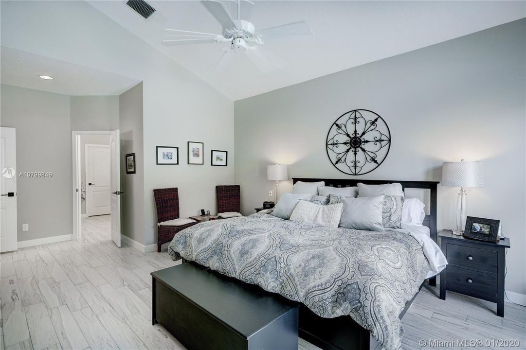 Vendido Recientemente: $620,000 (3 camas, 2 baños, 2492 Pies cuadrados)